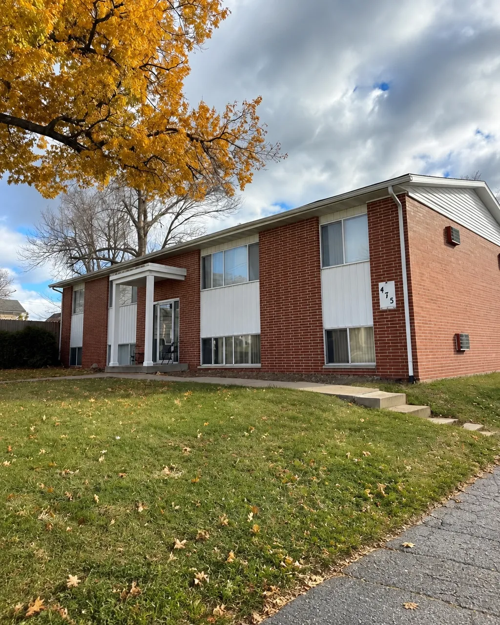 475-479 5th Ave apartment building in Marion, Iowa